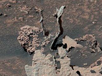 Curiosity hľadá život na Marse už desať rokov. Pozrite si galériu a video