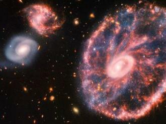 Naživo: Webbov teleskop zachytil galaxiu známu ako Koleso voza