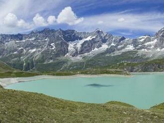Topiaci sa ľadovec v Alpách posunul hranicu medzi Švajčiarskom a Talianskom aj s chatou
