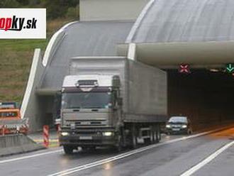 Východný portál tunela Branisko pre nehodu uzavreli: Na mieste sú hasiči