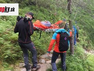 Horskí záchranári pomáhali zranenému turistovi na magistrále pri Lomnickej vyhliadke