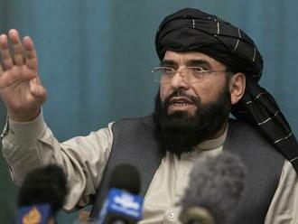 Taliban ovládol Afganistan po rýchlej ofenzíve, krajina čelí kríze a návratu drakonických zákonov