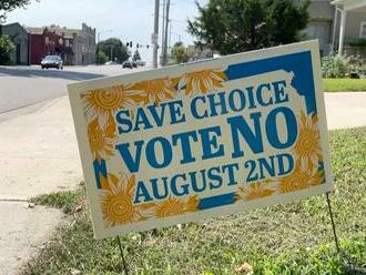 Kansaský republikán chce zaplatiť tisíce za prepočet hlasovania o potratoch