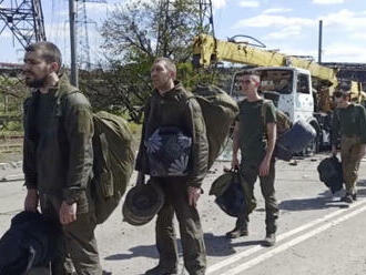 V největší výměně zajatců se vrátilo přes 200 Ukrajinců, mnozí bránili Mariupol