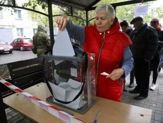 V ovládaných částech Ukrajiny začala referenda o připojení k Rusku