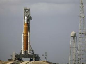 NASA kvůli tropické bouři znovu odložila start nové rakety k Měsíci