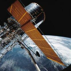 SpaceX a NASA prozkoumají možnost prodloužení životnosti Hubbleova teleskopu