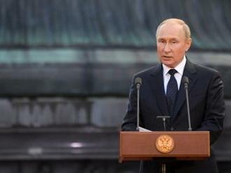 Putin podepsal dekrety o nezávislosti Záporožské a Chersonské oblasti
