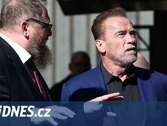 Otec bojoval v nacistické armádě, vzpomínal Arnold Schwarzenegger v Osvětimi