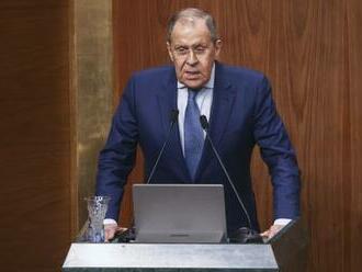 Lavrov na stretnutí Bezpečnostnej rady poprel obvinenia Západu a vyzval na potrestanie vlády v Kyjive