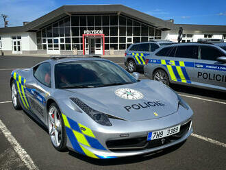 Na mostecký Den bezpečnosti dohlédne i policejní Ferrari po boku s novými pětkovými BMW