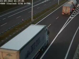 Video: Ako to vyzerá, keď v plnej rýchlosti narazí kamión do kamióna?