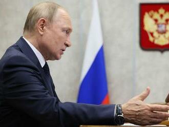 Putin sa viac zapája do vojnovej stratégie, zakázal stiahnutie z Chersonu