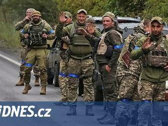 Ukrajinci útočí v Doněcké oblasti, zasáhli vlak s ruskými tanky T-62