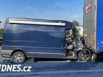 Nehoda dvou vozidel blokovala Jižní spojku u Záběhlic, tvořily se kolony
