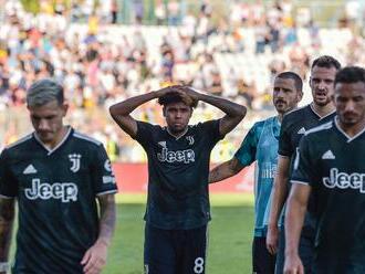 Neapol je naďalej bez prehry, Monza s historickým triumfom nad Juventusom
