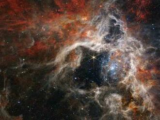 NASA zverejnila snímky hmloviny Tarantula z Webbovho teleskopu