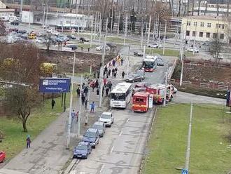 Policajná NAHÁŇAČKA skončila hrozivou nehodou: Vodič zrazil 3 chodcov! FOTO