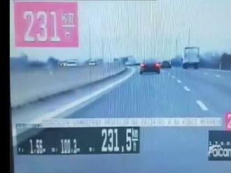 VIDEO: Rýchlo a zbesilo. Ukrajinec švihal do Trnavy rýchlosťou 231 km/h