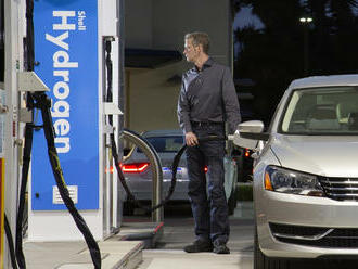 VW odmítá vodíková auta jako nekonkurenceschopná. A bateriové elektromobily, které tak tlačí, jsou co?