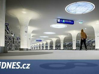 Amsterdam otvírá podzemní gigaparkoviště pro kola. Pojme jich sedm tisíc