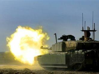 Tanky pre Ukrajinu dočasne oslabia britskú armádu