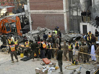 Bombový útok v pakistanskej mešite má už 34 mŕtvych a 150 zranených