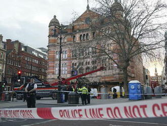 Muža v centre Londýna usmrtil výsuvný pisoár