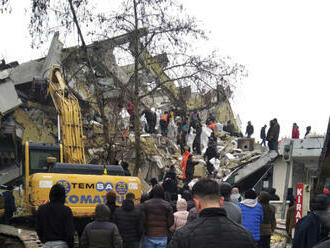 Česká ambasáda v Turecku po zemětřesení zjišťuje informace o jedné krajance