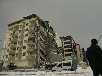 Juh Turecka zasiahlo ďalšie zemetrasenie, o život prišiel najmenej jeden človek  