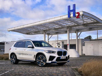 BMW iX5 Hydrogen vyjíždí. BMW Group uvádí do reálného provozu vodíkové automobily