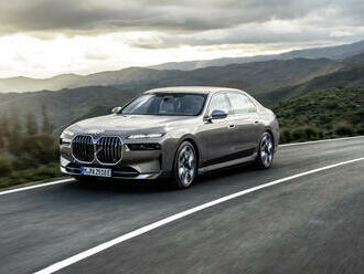 Nová generace BMW řady 7 představena. Nabídne dokonce kino