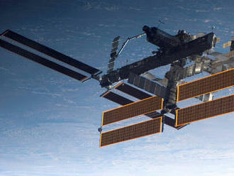 K ISS sa pripojila loď, ktorá má na Zem dopraviť troch uviaznutých astronautov