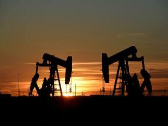 Ceny ropy pokračujú v poklese, sú pod tlakom protichodných faktorov
