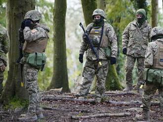Francúzsko bude cvičiť ukrajinských vojakov v Poľsku, pošle tam 150 inštruktorov