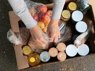 Rezort práce rozdáva rodinám v ťažkej situácii potravinové a hygienické balíčky, najviac ich poputuje do nášho okresu