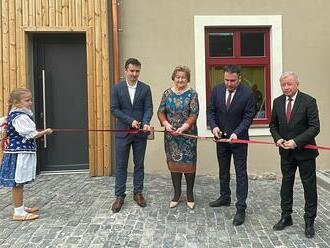 FOTO: Po kompletnej rekonštrukcii slávnostne otvorili národnú kultúrnu pamiatku Petrivaldského vilu