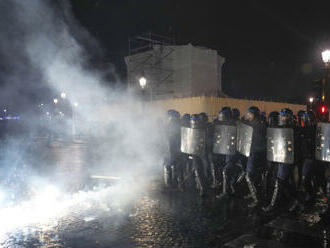 Francouzská policie se střetla s demonstranty, kolem 100 lidí zatkla