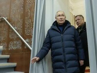 Putin navštívil okupované ukrajinské město Mariupol