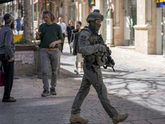 Na Západním břehu židovský osadník zastřelil Palestince, dalšího zabila armáda