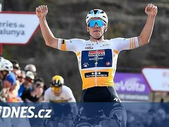Cyklistický šampion Evenepoel porazil Rogliče v dojezdu na La Molinu