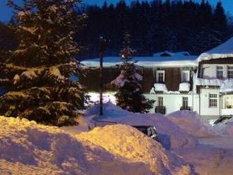 Zima v Hoteli PROM*** v Krkonošiach pri Čiernej hore s raňajkami a bazénom aj počas Silvestra.