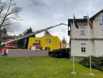 Škodu za 700 tisíc korun způsobil požár v půdní vestavbě městského úřadu v Borohrádku, příčinou byla nedbalost