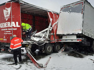 Na dálnici D1 se v katastru obce Měřín srazilo několik osobních a nákladních vozidel. Zraněni byli…
