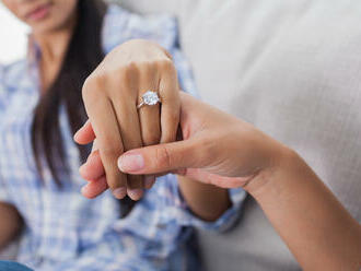 Zásnubný prsteň je symbolom večnej lásky