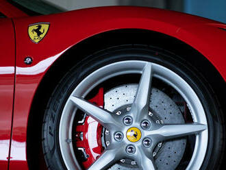 Majitel si své levné „americké Ferrari” předělal na „skutečné”, žalobu automobilky může čekat obratem