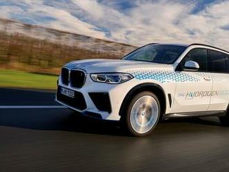 BMW jde do provozu s vodíkovými auty, s pomocí Toyoty