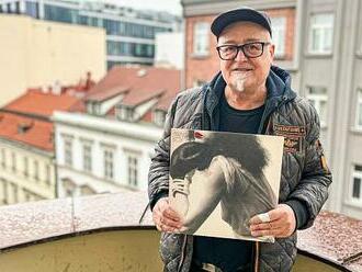 Novinky na hudebních pultech: U2, Katapult, Michal Pavlíček i Dan Bárta