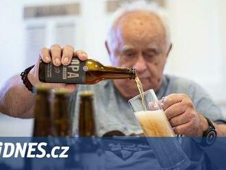 Důchodci ve vídeňském domově pro seniory si našli skvělou zábavu. Vaří pivo
