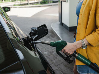 Evropská komise navrhuje, že po roce 2035 umožní prodej aut na syntetická paliva